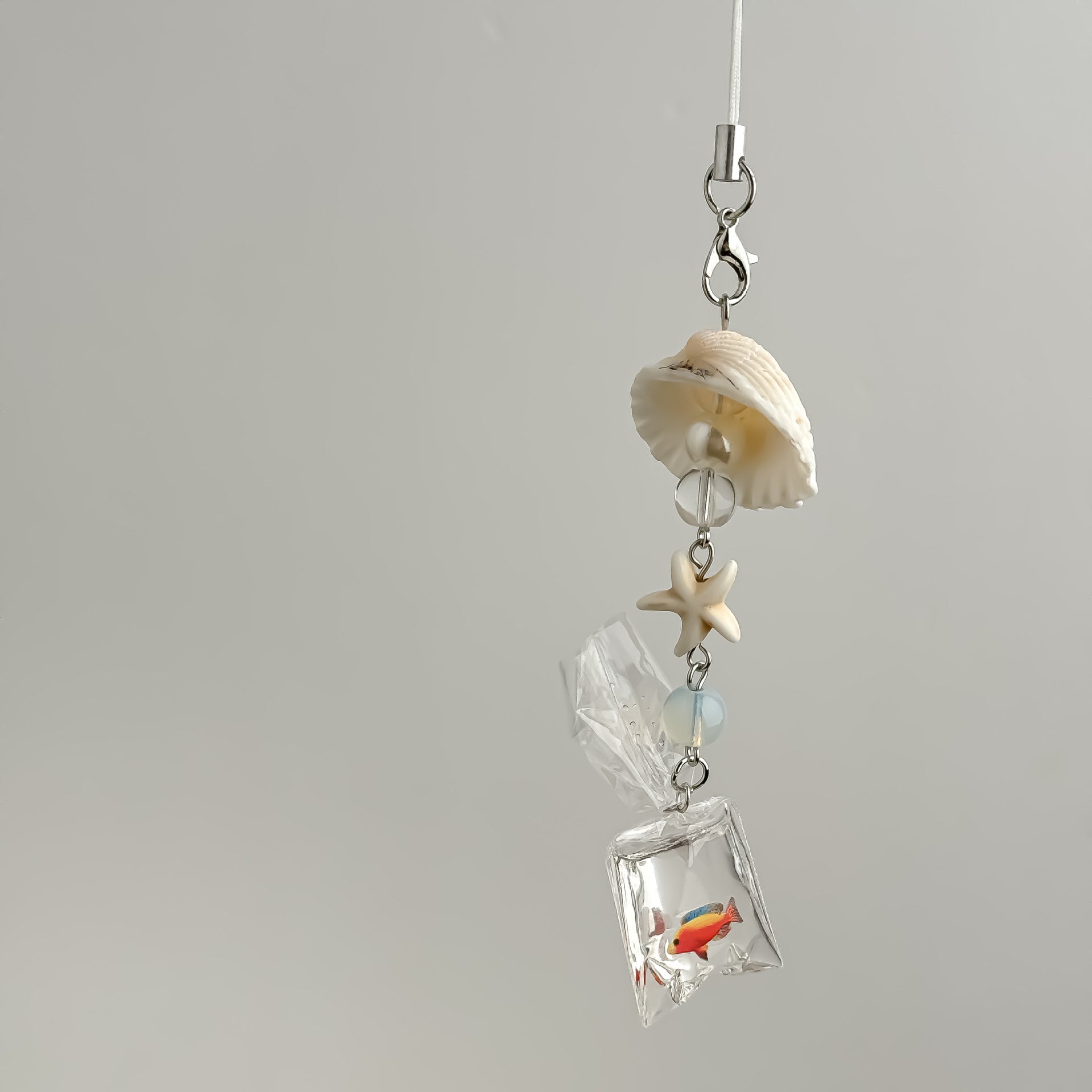 Wholesale Dot Color Original Marine Tropical Fish Cute Shell Keychain